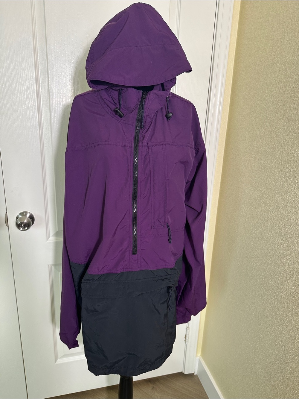 REI Two-Tone Hooded Ski Anorak - Purple and Black. Folds up into itself. XL